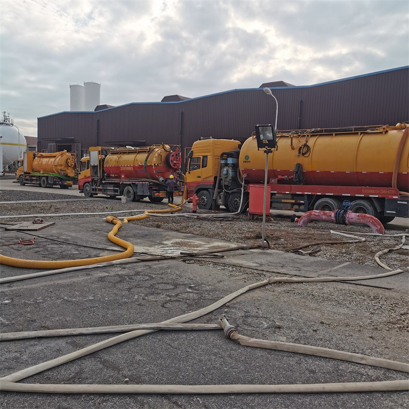 石楼污水池清理